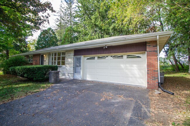 Building Photo - 57 Sherwood Dr