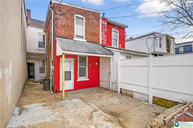 Building Photo - 503 W Gordon St