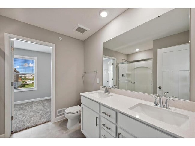 Building Photo - 10902 Holly Pl N