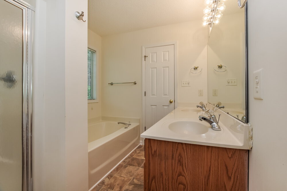Building Photo - 2213 Brookline Ct