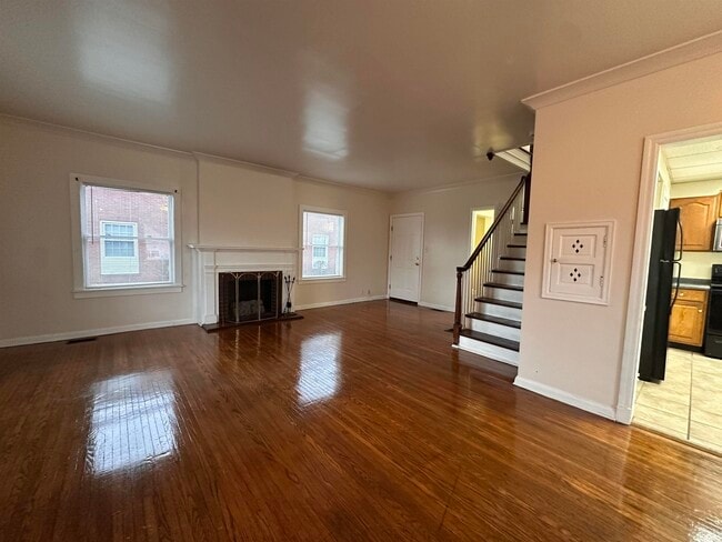 Building Photo - 909 Lincoln Ave