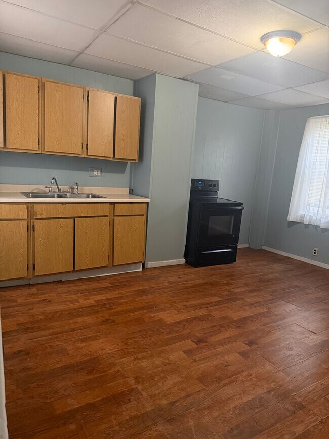 Building Photo - 409 Evergreen Rd