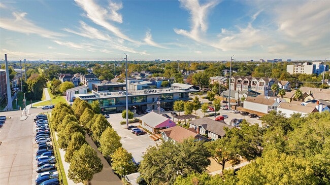 Building Photo - 5749 Larkin St