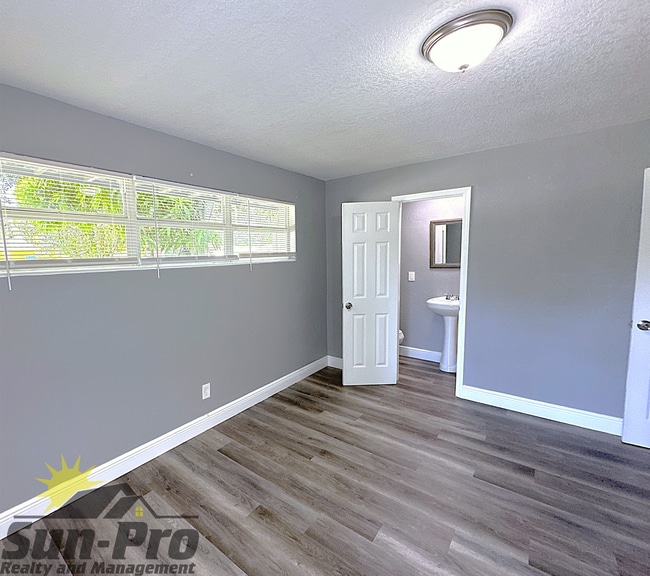 Building Photo - 723 Madison Ave