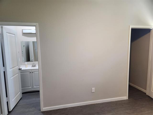 Building Photo - 511 Oakwood Ln