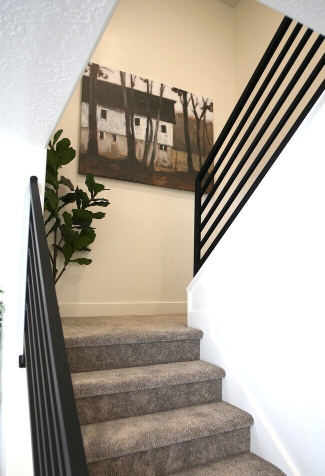 Building Photo - 421 E 200 N