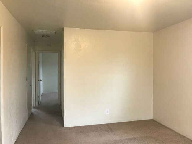 Building Photo - 2 Bedroom Duplex ~ Albany ~ Pet Friendly