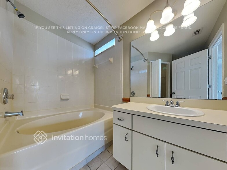 Building Photo - 1830 Horsechestnut Ct