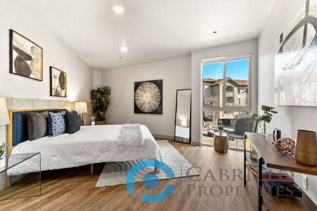 Building Photo - 3093 Broadway