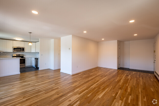 1BR, 1BA - 950SF - Everly Roseland