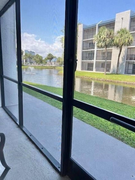 Building Photo - 1605 S US Hwy 1