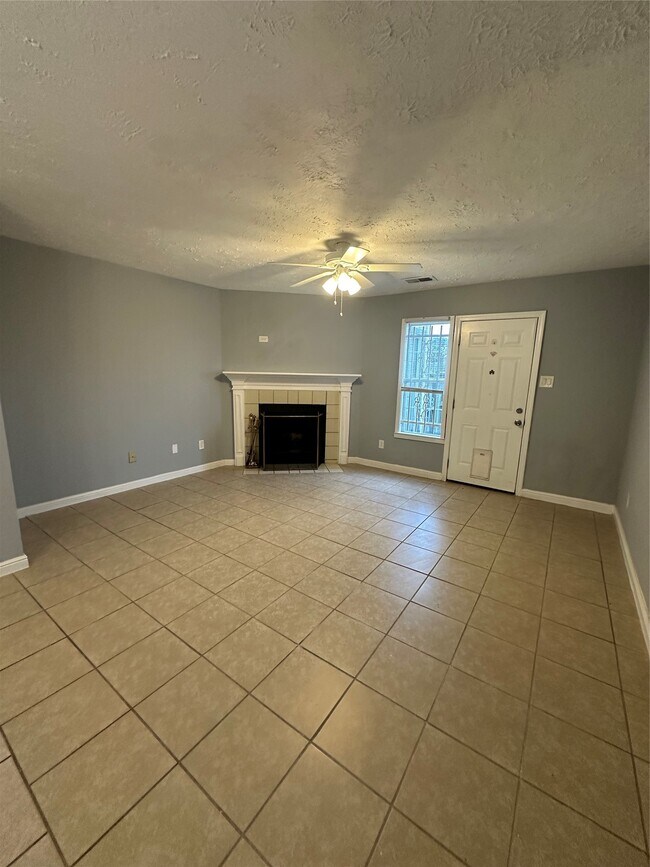 Building Photo - 8636 Village of Fondren