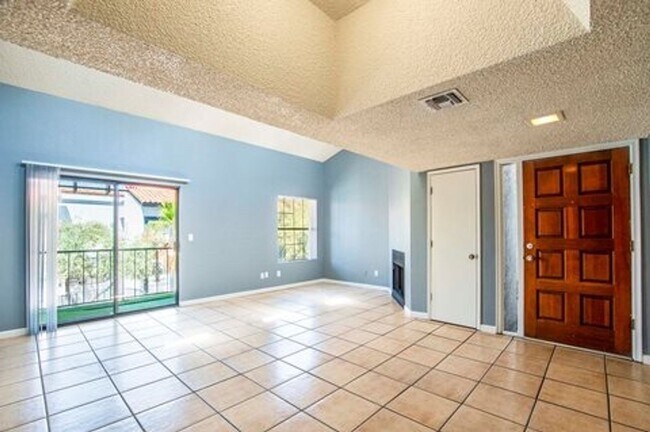 Interior Photo - Oracle Canyon