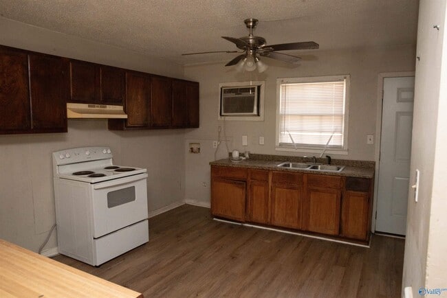 Building Photo - 3225 Clopton St SW