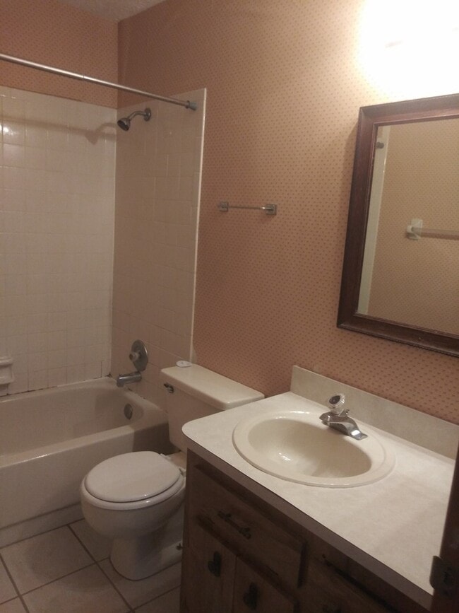 Building Photo - 2 Bed/ 2.5 Bath Townhome in Candlelight $1450
