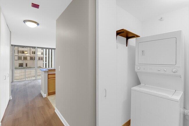 Building Photo - 222 N Columbus Dr