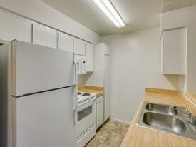 Building Photo - Pennwood Place