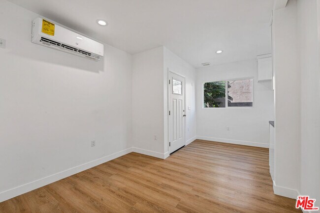 Building Photo - 220 E Vernon Ave