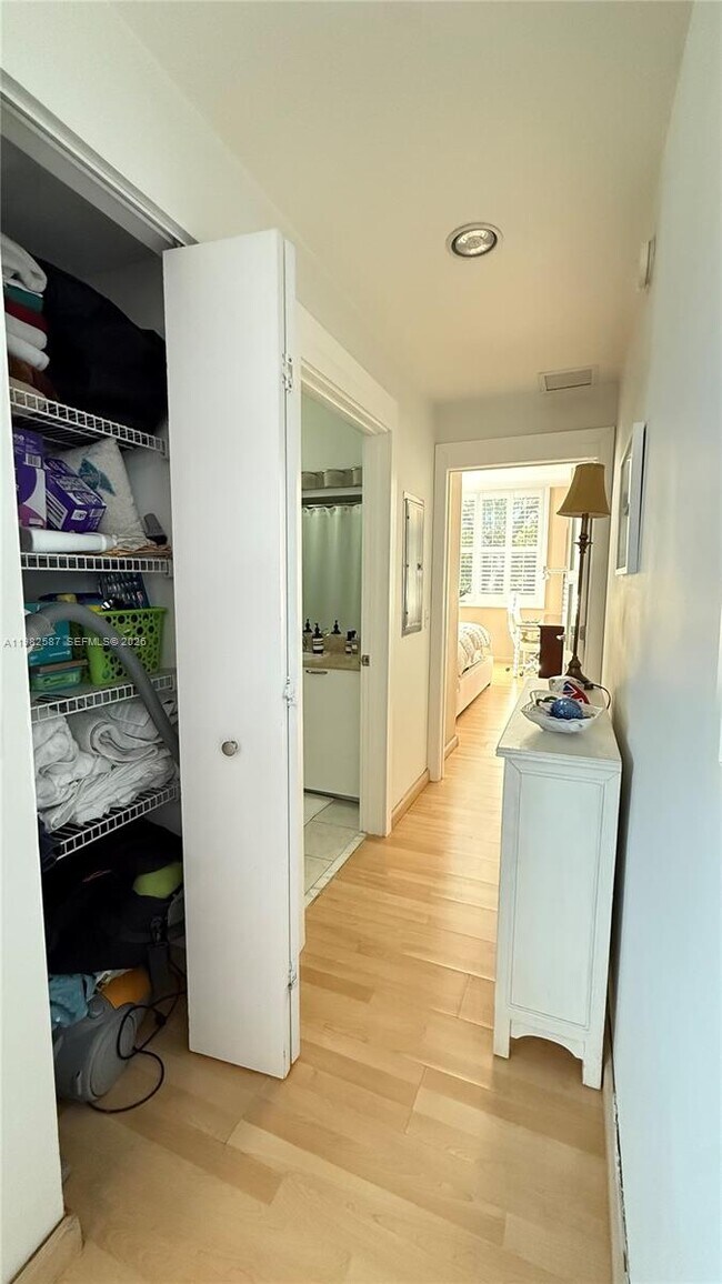 Building Photo - 3180 SW 22nd Terrace