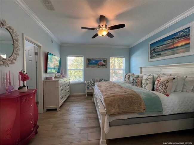 Building Photo - 102 NE Shoal Dr