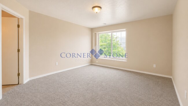 Building Photo - Large 4 Bedroom Home with Bonus Room!