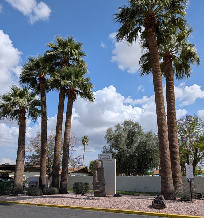 Building Photo - 2 Bedroom Condo Unit in the Polynesian Par...