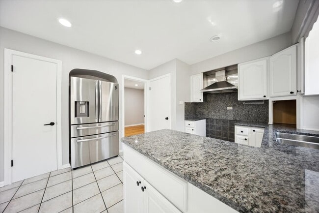 Building Photo - 6039 S Narragansett Ave