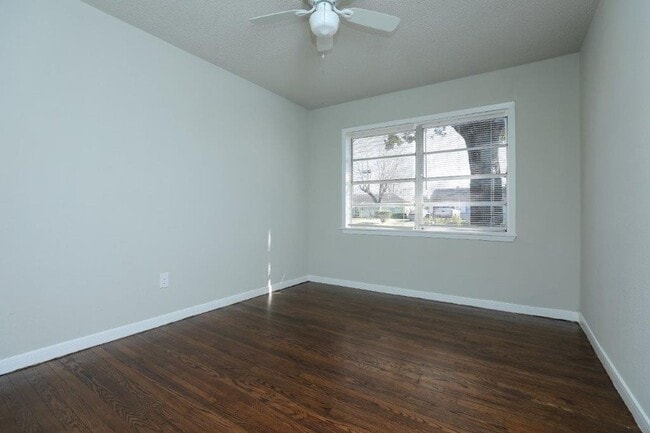 Building Photo - 10322 Cathedral Dr