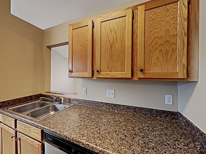 Building Photo - 5800 Carolina Manor Ct