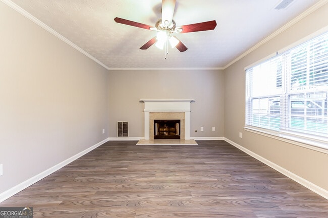 Building Photo - 2520 Lake Royale Dr