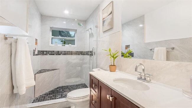 Building Photo - 152 SW 59th Ave