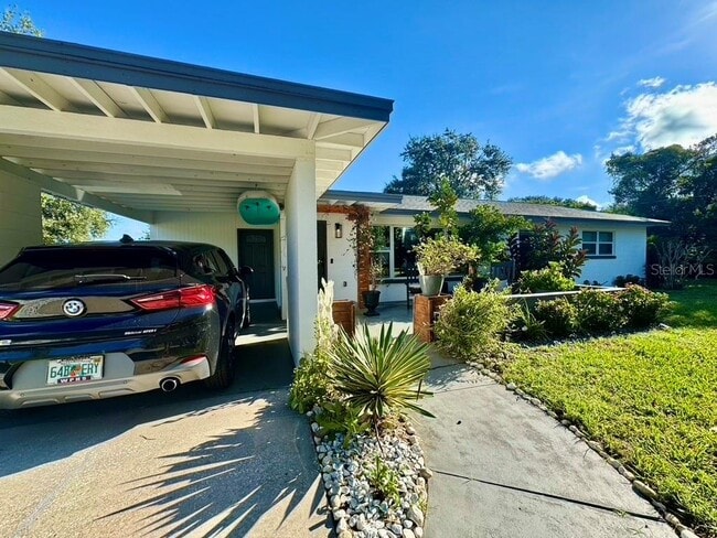 Building Photo - 1815 Barker Dr