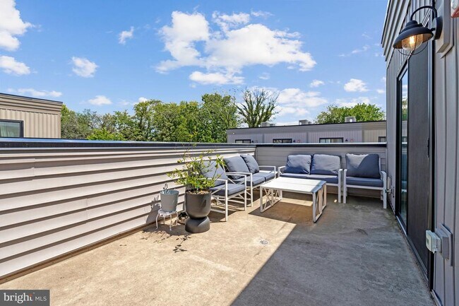 Building Photo - 40 Mural Walk NE