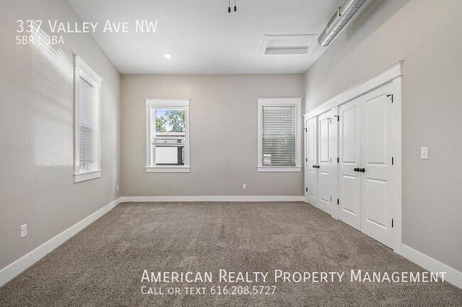 Building Photo - 337 Valley Ave NW
