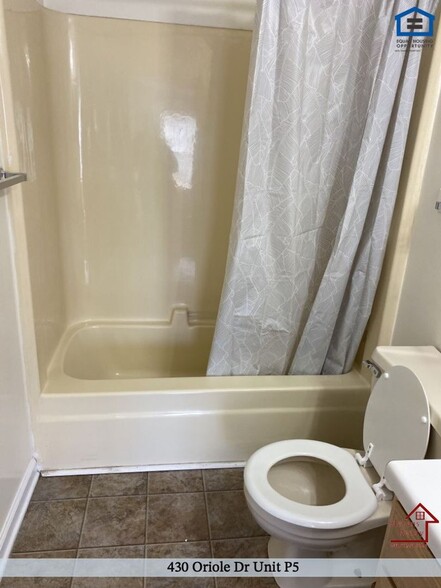 Building Photo - 430 Oriole Dr