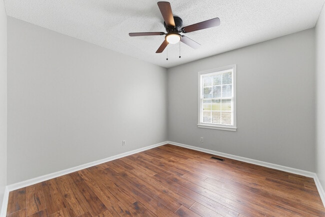 Building Photo - 50 Willowbrook Ct