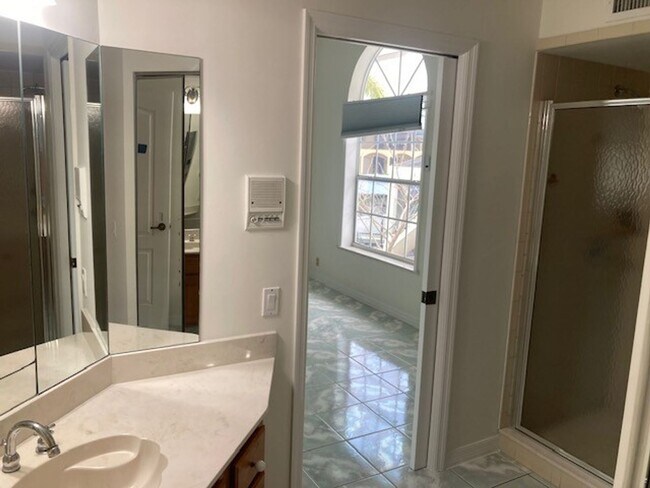 Building Photo - Family Friendly water front 3 Bedroom 3 bath Home with dock & lift -unfurnished-Available NOW