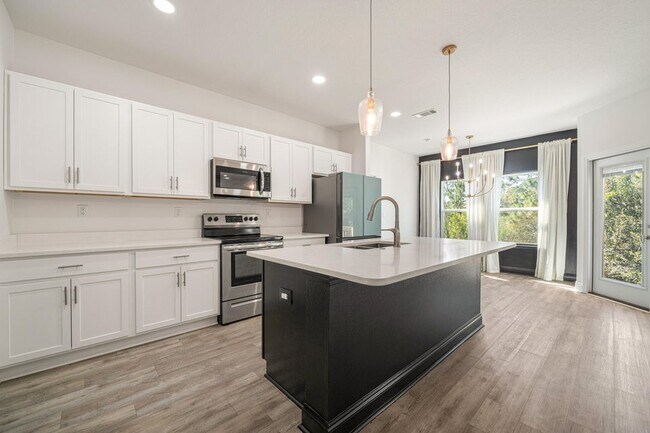 Building Photo - 4902 Kensington Ln