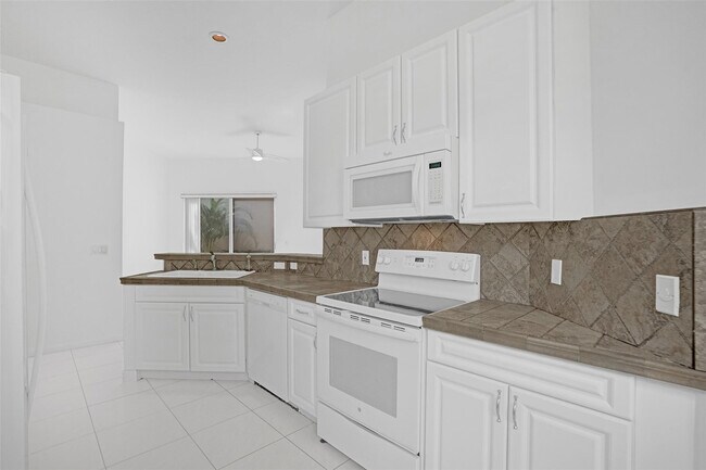 Building Photo - 6463 Colomera Dr