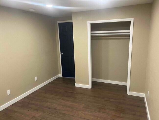 Building Photo - 3805 Windsor Dr