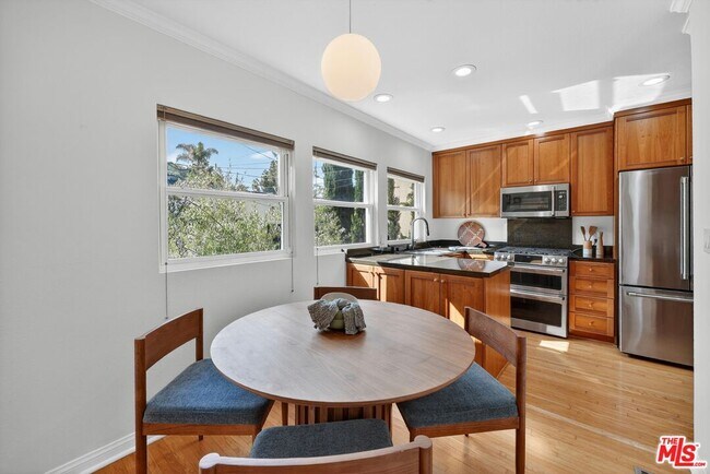 Building Photo - 1515 Rendall Pl