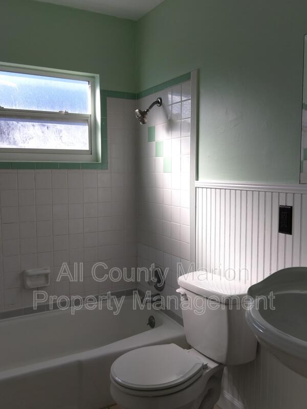 Building Photo - 2100 SW 42nd Ave