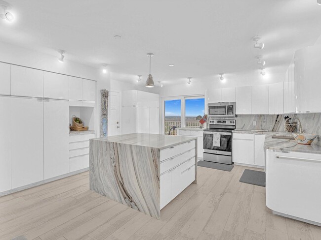 Building Photo - 3000 S Ocean Blvd