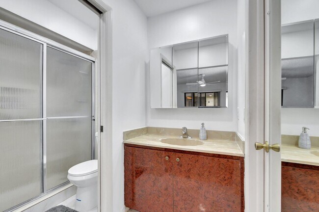 Building Photo - 459 Piedmont J