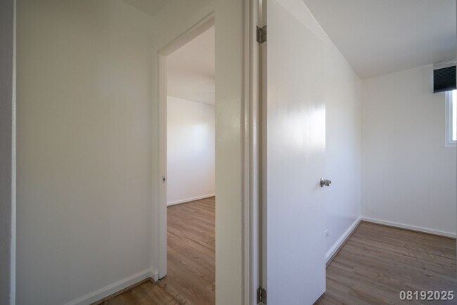 Building Photo - 1402 Piikoi St