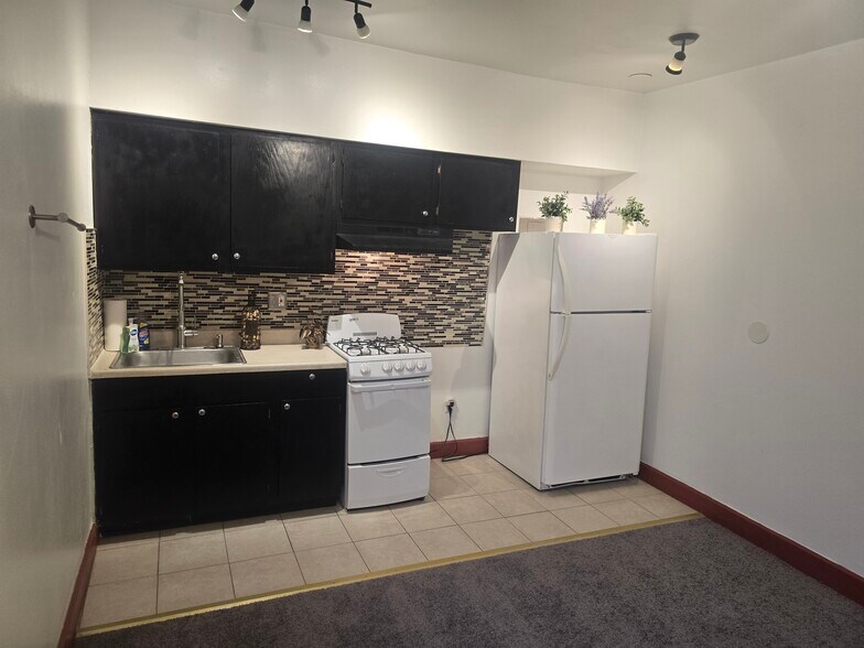 Building Photo - 1622 Bainbridge St