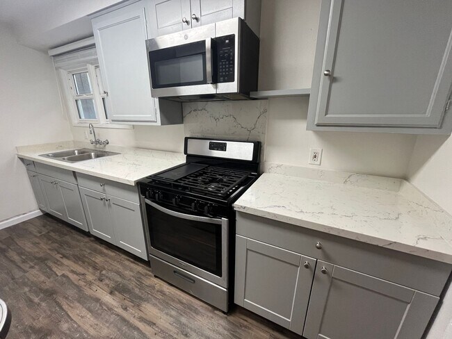 Building Photo - Renovated 1BR Steps to Windansea Beach