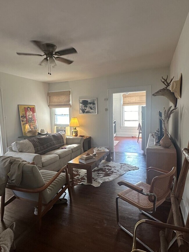 Building Photo - 1 bed 1 bath available for 2026!