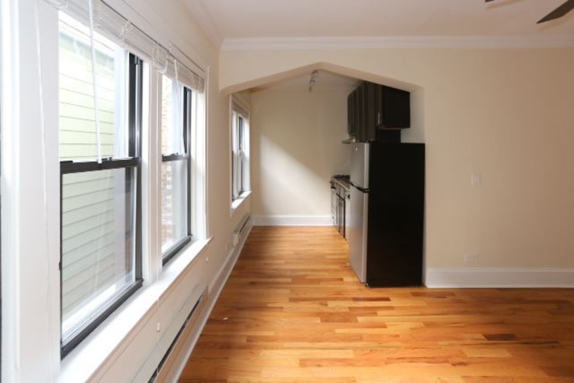 Building Photo - 4731 N Hermitage Ave