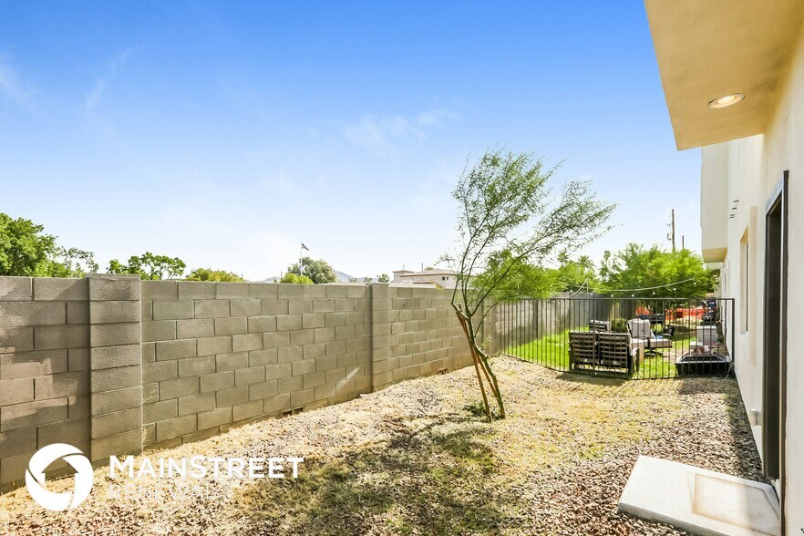 Building Photo - 2000 N 36th St